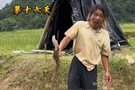 荒野钓鱼求生十六天：开发新位置另谋出路，还吃上肉了。#四大饿人荒野钓鱼求生 #沃鼎燎原计划 #燎原计划钓鱼挑战赛 #原来钓鱼才是抖音运动顶流