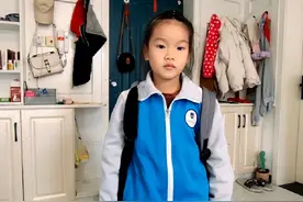 妈妈忘记接闺女放学，结果被闺女一顿无情吐槽，太逗了视频封面