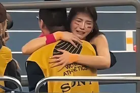 得知自己破纪录的吴艳妮太激动了，抱着摄像师一顿痛哭！#吴艳妮视频封面