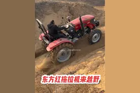 东方红拖拉机挑战沙土坡，这表现怎么样？#专业动作请勿模仿 #东方红拖拉机视频封面