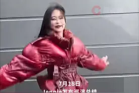 Jennie删掉和朴彩英合照，仅剩与Lisa、金智秀的二人照，及四人团体照，网友猜测朴彩英照片需精修#blackpink #lisa #朴彩英 #金智秀
