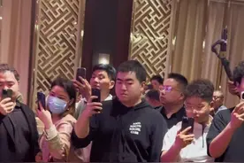 信阳人，信阳情，让信阳美食固始鹅块走出信阳，吃俏巴巴的鹅，做俏巴巴的事儿#现场实拍 #气氛搞起来 #人气爆棚 #抖音美食推荐官视频封面