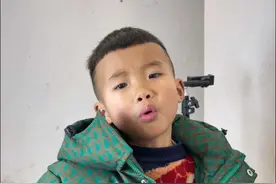 这次偷鸡不成蚀把米了 #原谅我不厚道的笑了 #今天你笑了吗 #坑爹的娃 #看一遍笑一遍太逗了 #套路深视频封面
