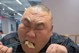 灌汤包到底烫不烫嘴.欲罢不能了我#记录生活 #吃货 #美食视频封面