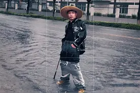 玩的就是西海岸 纯正的西海岸哟#优雅永不过时 #西海岸 #高级感穿搭 #那就在雨中放肆一次吧 #我玩的就是西海岸视频封面