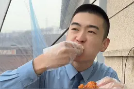 这饭怎么还吃到救助站去了呢？#张壮壮