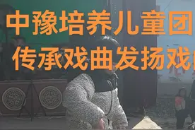 #河南省中洲豫剧院 #演出现场 小朋友第一次登台表演第一次唱也没人教多多支持视频封面