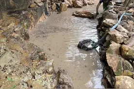 泉水鱼池的清淤工作要结束喽，明天开始做边岸，赶紧教我怎么做！#三农 #旧房改造 #农村生活 #鱼池 #山泉水视频封面