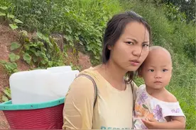 老婆你辛苦了为了儿子下山背水你真棒👍我们一起加油慢慢变好#抑郁焦虑姑娘日常 #夫妻生活 #天下父母心#记录美好生活视频封面