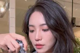一个女生如果长得好看却不够“坏”，要付出多大的代价 许多人总认为女性长得好看，在任何领域做事情都如有神助，但如果真的走到事业领域的深水区就会发现——外貌带来便利性的负面，有无尽如糖果般的陷阱，牵引着女性无法在事业上更进一层。         在许多领域，美女都会被社会筛选到商务性的角色和岗位，在利益和荷尔蒙交融的场域，如果女性看不清全局，看不懂自己在其中的位置和关系，很容易在捧杀的言论和甜言蜜语中浪费时间，蹉跎青春。        这就是经济学中的“资源国诅咒”，所以美女如果没有坏的手腕，去筛选，屏蔽外部的噪音，则会因为外表吸引来无尽的陷阱。#女性成长 #上海女子图鉴#职场#三十而已