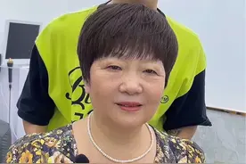头发掉的厉害不想扎了、这样剪了年轻20岁#根据脸型设计发型  #减龄短发 #大邑杰哥 #发型设计视频封面