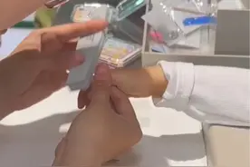 5月9日，山东烟台，你会支持孩子做美甲吗？#美甲#儿童美甲视频封面