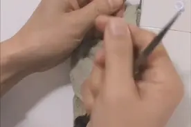 暖气片一半热一半凉，排气阀不出气也不岀水怎么修？新手排气先关闭暖气片供回水阀门，然后再进行排气，熟练工可以直接排#明装暖气 #水暖维修 #水暖暖气片安装视频封面