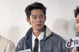 王鹤棣的美貌，是谁看到都会被硬控住的程度！！！#王鹤棣视频封面