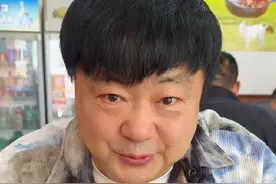 在横店拍戏怎么能不来一碗砂锅羊肉粉，最重要的是来跟牛骨头封个盖儿！  #心动种草指南  #洪剑涛的种草地图 #洪剑涛的美食之旅   #金华 #横店 视频封面