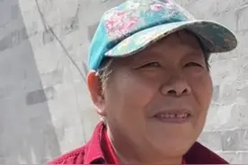 北京胡同遇爽快大妈，直言北京人买不起房，2万8一平米掏不出来 北京胡同遇爽快大妈，直言北京人买不起房，2万8一平米掏不出来，儿子现在也挤在一起#老北京 #北京胡同 #腾退视频封面