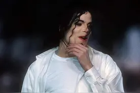 上亿人观看的视听盛宴，#迈克尔杰克逊 超级碗中场秀表演#michaeljackson #一代人的回忆 #内容启发搜索视频封面