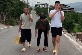 发现妈妈穿高跟鞋脚痛后… #意想不到的结局 #不可思议视频封面