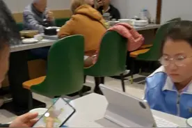 这就是我们一家人在一起最舒服最理想的状态！#家庭日常 #家庭松弛感视频封面