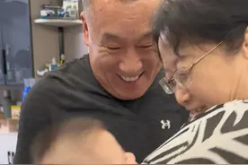 爷爷奶奶对所孙子的爱，也许只有我们真正当了爷爷奶奶那天才能体会。 #小玉一家人 #婆媳相处 #大宝和小宝 #有一种爱叫隔辈亲 #家和万事兴视频封面