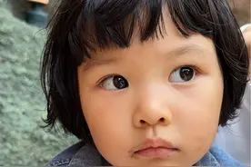跟爷爷就是好#大眼萌娃 #人类幼崽的800个心眼子 #隔辈亲视频封面