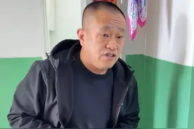 老爸来了姥姥家饭没吃上，喝了一肚子过期奶，结果…跑了好几趟厕所！把姥姥高兴坏了…@二黑嫂 @郝妞儿呀🌸 @福娥子 @二黑小视频封面