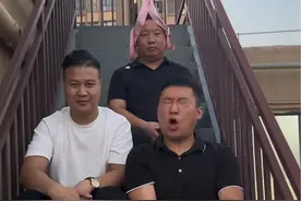 大能我俩唱这么多句，都不敌@华生小哥刘欢显眼包 你的三个字。@张大能-新百伦 你说是不是应该拉出去胖揍一顿。视频封面