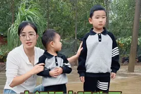 俩兄弟穿着运动套装高兴坏了，polo领精神又帅气，面料棉的柔软透气，质量超好#好物推荐🔥 #谁穿谁好看 #潮童必备 #宝妈推荐 #高品质童装视频封面