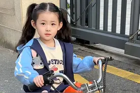 没有什么能阻挡我去上学！ #送娃上学日常 #新手上路 #骑上我心爱的小摩托 #骗你生女儿视频封面