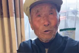 细心的志愿军爷爷将勋章用针线缝在衣服上显得格外珍贵 #勿忘历史吾辈自强 #抗美援朝 #志愿军 #老兵视频封面
