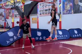 学会对抗技巧  优势最大化！ #篮球🏀 #一分钟干货教学 #实战篮球 #技巧 #扣篮视频封面