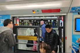 2号线陆家嘴站屏蔽门故障#上海地铁2号线 #上海地铁2号线西瓜视频封面