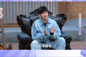 #周杰伦  周杰伦粉丝年龄跨度极大，而且粉丝群体在不断吸纳更多年轻人，出道二十四年歌迷数量越来越多，更是成为很多人“青春的回忆”。#华流才是顶流  #有一种青春叫周杰伦 #一起去见周杰伦 #华语音乐天花板视频封面
