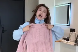 当我给老婆买了件“粉色毛衣”去大理拍照！结果出乎意料#情侣日常 #氛围感 #大理洱海 #氛围感穿搭 #拍照 @汤汤