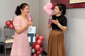 虽然录制的瑕疵很多，但还是想再分享一段😂@伏萍声卡麦 #声卡音响一体机 #唱出自己的风格 #走到哪唱到哪 #移动ktv #淮剧视频封面