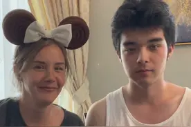 美国的早餐 为什这么怎么甜😂 还没有菜! 鸡蛋土豆饼三明治都来一份儿#好好吃饭 #海外生活 #开开心心过好每一天视频封面