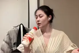 《留学赠予我的》 致敬王菲老师🫡 唱起来命很苦的样子... #世界赠予我的 #在抖音过好年 #留学生 #王菲 #世界赠予我的改编视频封面