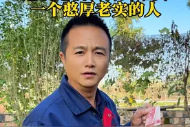 我亲爸在我八岁那年离开了，在第三年妈妈就找了叔叔，叔叔带了个一岁的妹妹，起初我很讨厌他，觉得后爸都是坏人，可没曾想他并不是别人口中的那种后爸，这十多年来叔叔一直把我像亲女儿一样对待，甚至可以说他有些地方做得比当亲爸的还好还细心，他每天忙里忙外的付出，一天从早忙到晚却从没有过一句怨言，连今天是他的生日他都忙忘记了，为了感谢他，我特地去买台手机给他做生日礼物，又把这两个月的全部工资都交给了他，可没想到他竟然只肯拿一百，多一分也不要…我叫了他一声爸他竟然哭了…这么多年我也是第一次叫他爸，叫一声爸一世责任，以后我一定和老公好好孝顺您！#百善孝为先 #感恩 #相亲相爱一家人 #传递正能量视频封面