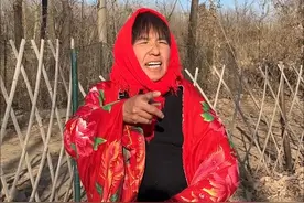 该说不说这个婆婆跳的还真不错😅#婆媳搞笑 #日常vlog视频封面