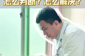 抱着易往后仰的宝宝，怎么判断？怎么解决？ 抱着易往后仰的宝宝，怎么判断？怎么解决？3月宝宝超实用的家庭指导来了。#脑损伤康复 #肌张力高宝宝 #儿童康复宋福祥 #发育迟缓