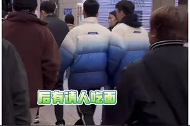 王楚钦在福冈请人吃面 大袜子你吃的明白吗呜呜#王楚钦 #国乒 #乒乓球 #王楚钦将与张本智和争冠 #王楚钦进男单决赛