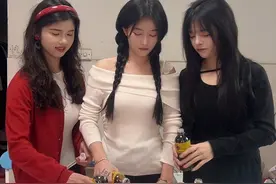趣味游戏炸金花 今天挑战最苦的广东癍痧凉茶@沙雕大学生 @沙雕表妹  #沙雕女孩欢乐多 #视频来源于网络 #广东凉茶 #玩游戏她是认真的 #好不好看你们说了算视频封面