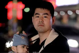 励志爸爸：都是同样长了两只手，别人能做我为啥不能做，有时候不分性别，女人能干的活我也要干，男人干的活我也要干。#给陌生人拍照 #记录真实生活视频封面