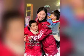 28岁女子独自带俩孩子街头摆摊 儿子先天性心脏病 丈夫自杀了😭视频封面