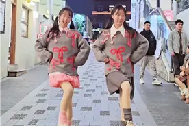 过年的节目这不就有着落了嘛！ #布丁糖糖 #双胞胎#女儿 #2025跨年舞##萌娃跳舞视频封面
