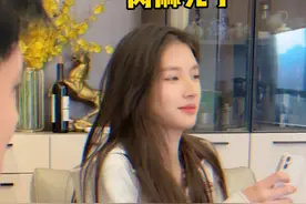 记得小的时候就喜欢看爸妈秀恩爱，难道现在秀的方式不对😂#家庭搞笑 #意想不到的结局 #陈子悦家视频封面