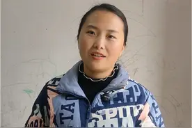 男人们请听好：2025去找个好点的理发店，把头发收拾利索，把裤子往上提一提，把圈子变小，把体重减下去，把精气神锻炼上来，别逢人就掏心掏肺，少动没用的心，多挣万能的金，成熟男人必须要扔掉的四样东西：毫无意义的队友，从不爱你的女人，看不起你的朋友，虚情假意的兄弟。挺住！你可以哭，但不能输！别落魄，因为有一群人都在等着看你的笑话，暗号不变，江湖再见，加油！#夫妻日常 #人情世故 #社会百态 #农村生活 #快过年了整点新发型视频封面