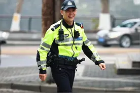 上班让陈sir心情愉悦#自贡交警 #自贡交警陈俊 #帅哥视频封面