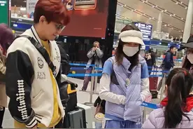 #苏醒 #快乐再出发山海季#再就业男团  这回也算是出国了😏 苏总对这安排满意吗？😁 玩的愉快 录的顺利 我们开心🥳   #送机视频封面