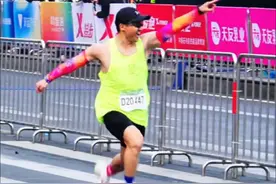 先快后慢跑全马，能帅一马是一马 #2025重庆马拉松  #141配速视频封面